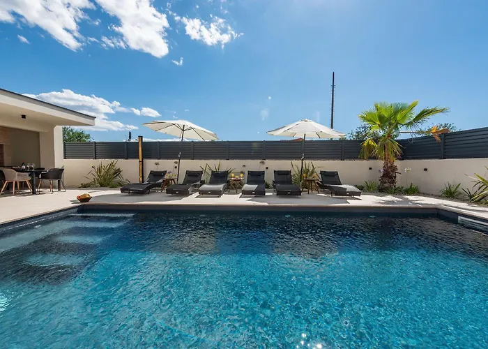 Niksun Zadarvillas *