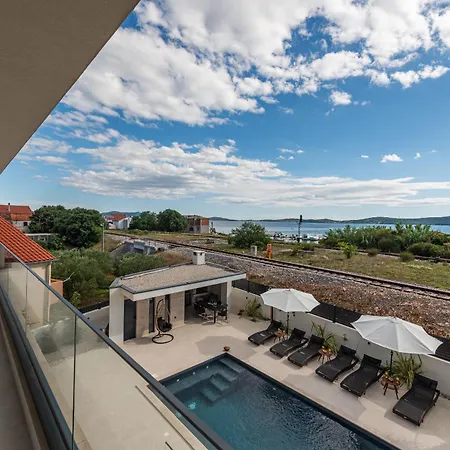 Niksun Zadarvillas *