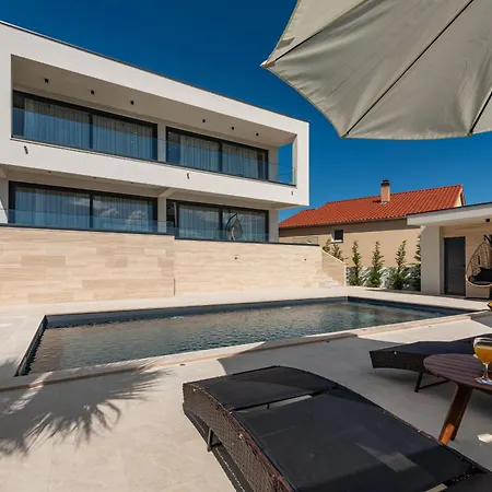 Niksun Zadarvillas וילה ביבינייה