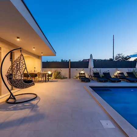 Niksun Zadarvillas * ביבינייה