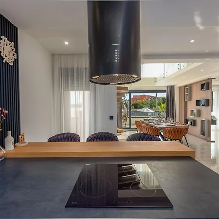 Niksun Zadarvillas * ביבינייה