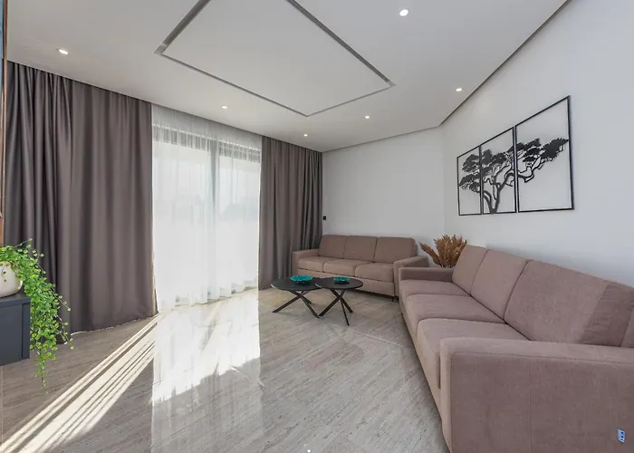 Niksun Zadarvillas Бибинье
